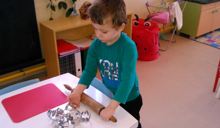 1. fotografia fotogalérie Pečieme v materskej škole na vianoce