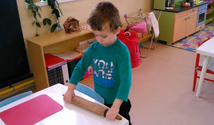 2. fotografia fotogalérie Pečieme v materskej škole na vianoce