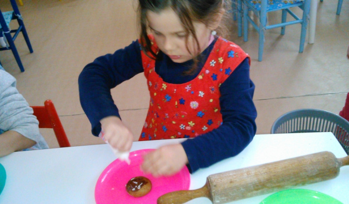 11. fotografia fotogalérie Pečieme v materskej škole na vianoce