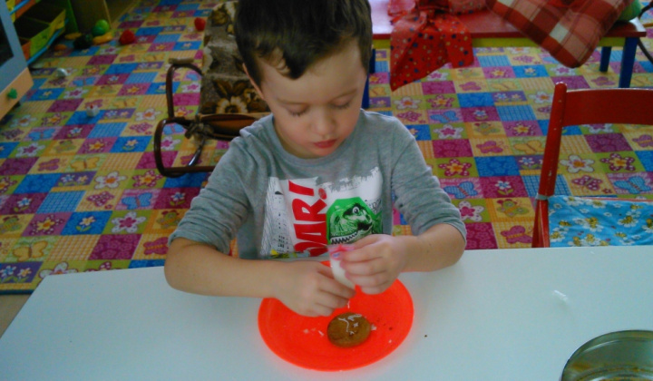 12. fotografia fotogalérie Pečieme v materskej škole na vianoce