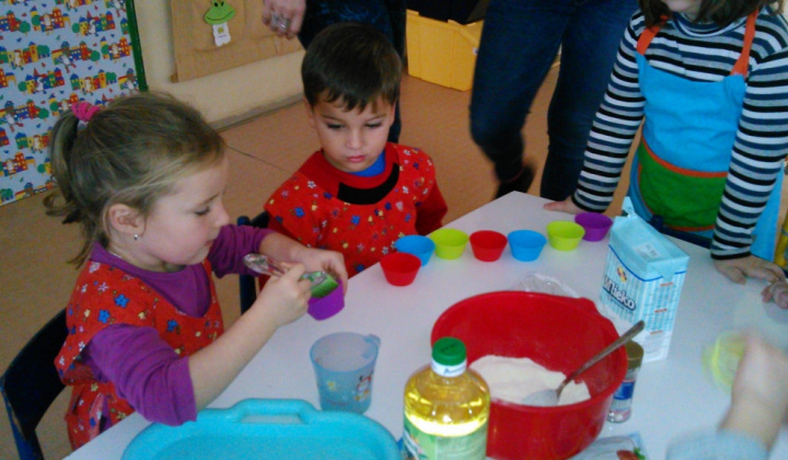 19. fotografia fotogalérie Pečieme v materskej škole na vianoce