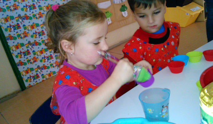 20. fotografia fotogalérie Pečieme v materskej škole na vianoce