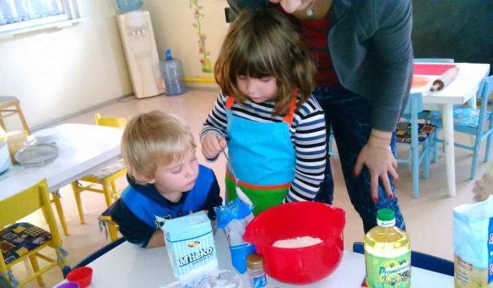 21. fotografia fotogalérie Pečieme v materskej škole na vianoce